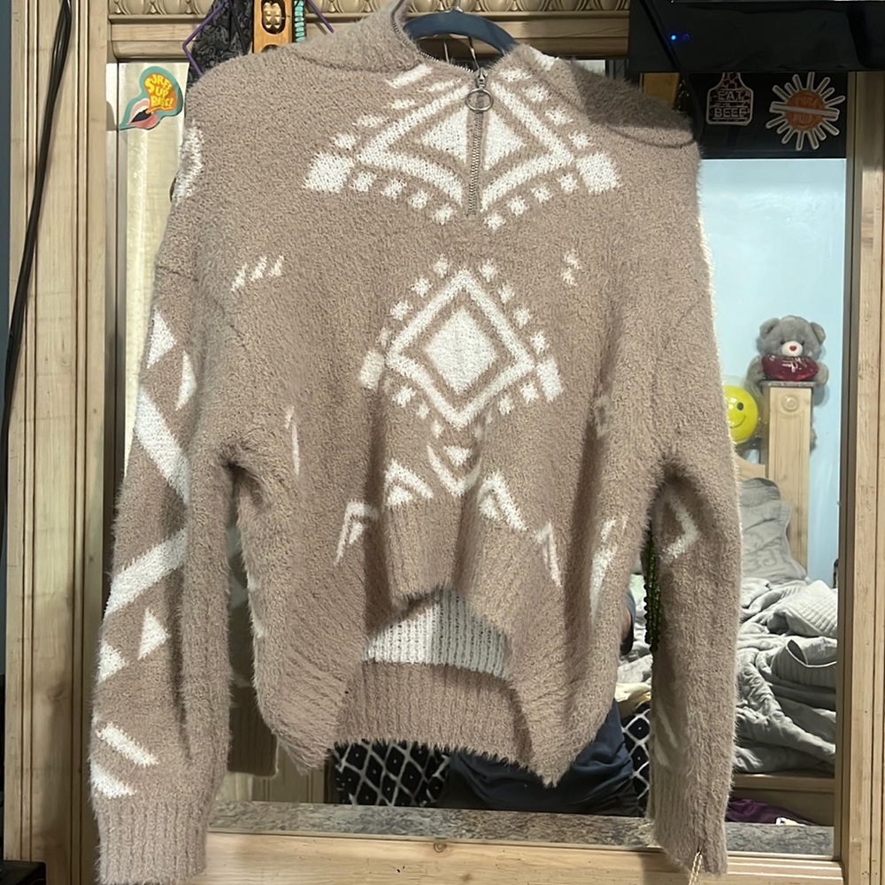 Cute crop sweater !